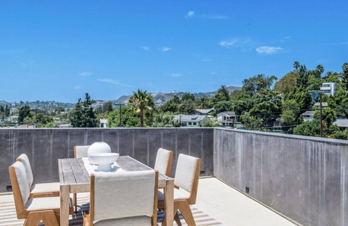 Sunset Junction House | Spacious One Bedroom in Silverlake, Los Angeles