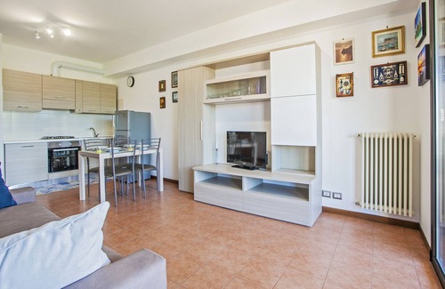 Bergamo Apartment | Spacious one-bedroom apartment with garage, wifi and washing machine, in serviced area