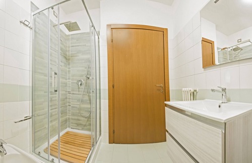 Bergamo Apartment | Spacious one-bedroom apartment with garage, wifi and washing machine, in serviced area