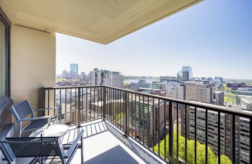West End Apartment | Spacious One-Bedroom Apartment with Balcony in Wes