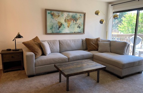 Gilroy Apartment | Spacious one bedroom apartment with WiFi & AC in a quiet & safe part of Gilroy.