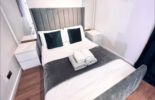 Haverstock Apartment | Spacious One Bedroom Apartment in Camden Town