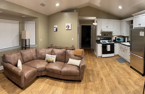 Santa Ynez House | Spacious One bedroom Guest House centrally located in the Santa Ynez Valley