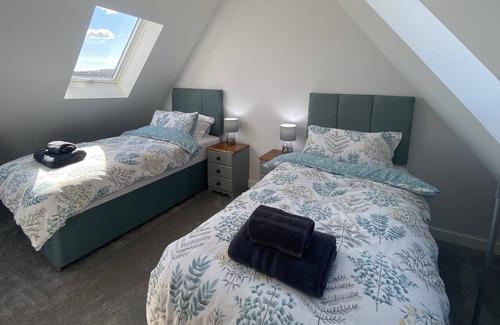 Mangotsfield House | Spacious Organic Cotswold Farm Cottage