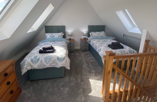 Mangotsfield House | Spacious Organic Cotswold Farm Cottage