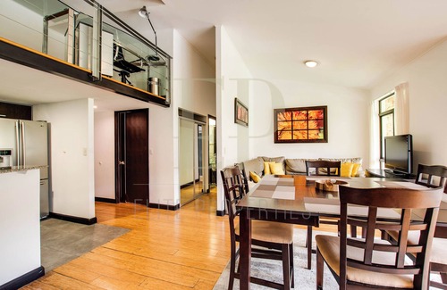 Santa Ana Apartment | Spacious Penthouse w/office Lakeview, Pool, GYM