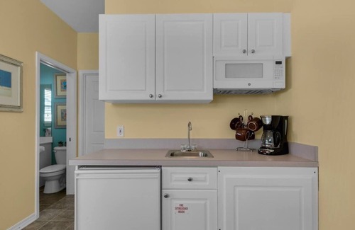 Crystal Beach House | Spacious, pet-friendly, 5-bedroom house with private pool and steps to the beach