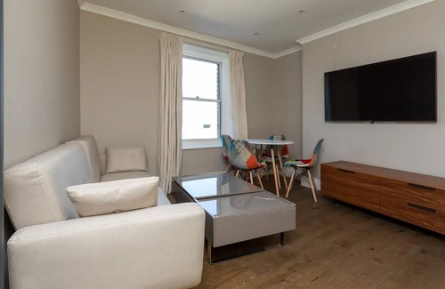 Balham Apartment | Spacious & Pristine 2BD Flat - Balham