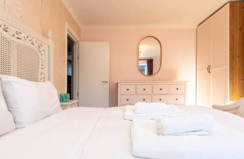Balham Apartment | Spacious & Pristine 2BD Flat - Balham