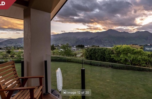 Wanaka House | Spacious private estate with swim spa and amazing mountain views