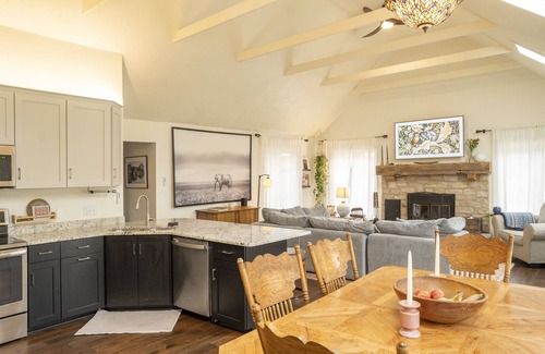 Sturgeon Bay House | Spacious, Private, & Family Friendly with Extra Guest House.