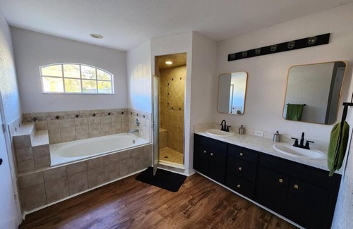 Lakeland House | Spacious Private Family Home with Inground pool