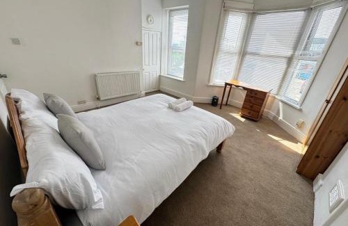 Easton House | Spacious Private Room - 9 Minutes from Central Bristol