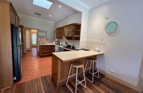 McKinnon House | Spacious Private Rooms in Mckinnon 3 min to Train Station, Cafes and close to Monash Uni