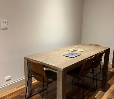 McKinnon House | Spacious Private Rooms in Mckinnon 3 min to Train Station, Cafes and close to Monash Uni