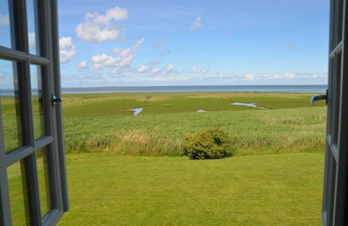 Morsum House | Spacious property in the first row on the Wadden Sea! This luxurious detached house b