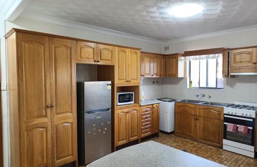 Merrylands House | Spacious Queen Room in Large Merrylands Home with Sofa Bed - M2