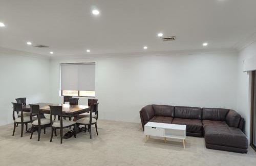 Merrylands House | Spacious Queen Room in Large Merrylands Home with Sofa Bed - M2
