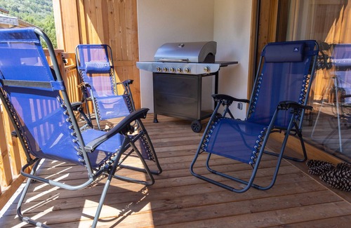 Bozel Apartment | Spacious quiet apartment in the centre of Bozel