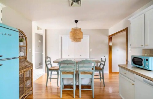 Cape May Court House House | Spacious ranch 65” 4K tv deck, grill, fire pit fenced yd , office, baby gear