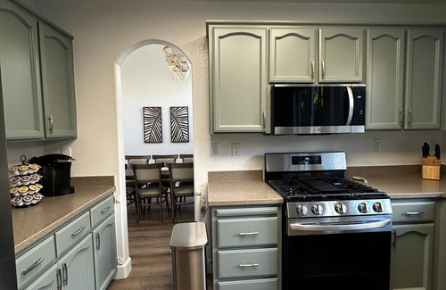 Folsom House | Spacious Remodeled 4-bedroom house with AC and WiFi near serene Old Folsom
