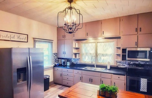 Palmyra House | Spacious remodeled Victorian home, close to downtown Palmyra!