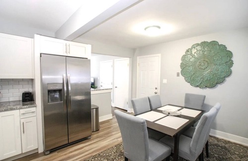 North Riverside Condo | Spacious, Renovated Suburban 2-Bed Near Chicago and Transportation