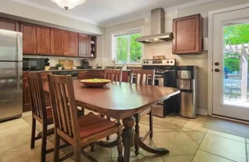 Sauble Beach Cottage | Spacious, renovated Beach House