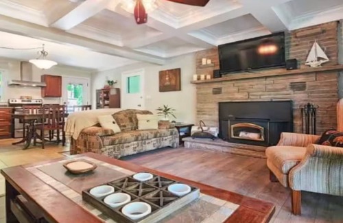 Sauble Beach Cottage | Spacious, renovated Beach House