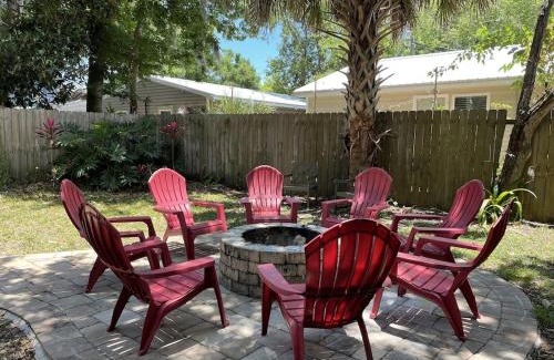 Lincolnville House | Spacious renovated 4br downtown home w firepit sleeps 8+