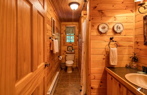 Lake Placid Cabin | Spacious Residence on Lake Placid Lake with Hot Tub!