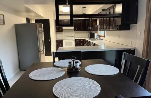 Bellefonte House | Spacious retreat:12 Min to Beaver Stadium, 1 min Fisherman’s Paradise, 8 to SCE