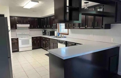 Bellefonte House | Spacious retreat:12 Min to Beaver Stadium, 1 min Fisherman’s Paradise, 8 to SCE