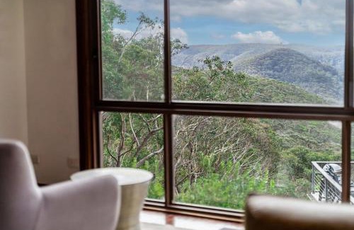 Wentworth Falls House | Spacious Retreat with Breathtaking Views