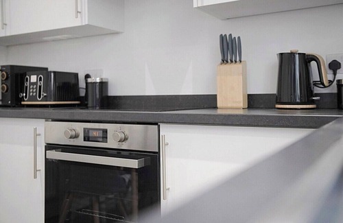 North Bitchburn House | Spacious Retreat with Backyard Bliss, Sleeps 7
