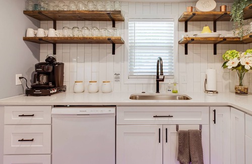 Fairview House | Spacious Retreat- Perfect for Families & Groups!
