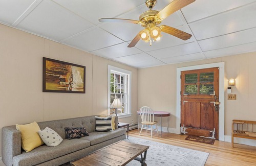 Silver Lake House | Spacious Retreat Tamworth: Main House & Cottage - Sleeps 12