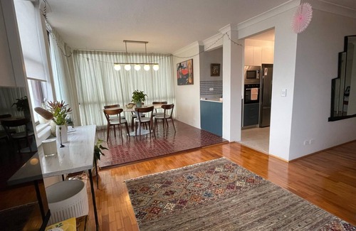 Bondi Junction Apartment | Spacious Retro-style Apartment With City Skyline Views