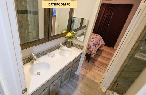 Pecan Grove House | Spacious Richmond Sleeps 10 - Patio on Golf Course