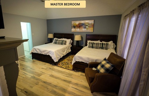 Pecan Grove House | Spacious Richmond Sleeps 10 - Patio on Golf Course