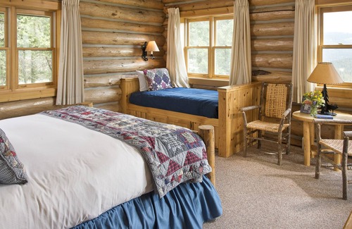 Gallatin Gateway House | Spacious Ridgetop Lodge