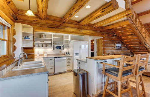 Glenwood Springs Cabin | Spacious Rifle Cabin w/Deck + Mountain Views!