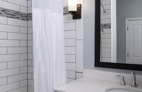 Downtown San Antonio Resort | Spacious River Walk Resort close to the Alamo and Americas Oldest Stone Church