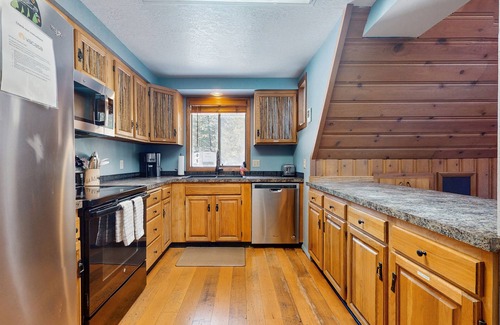 Peshastin House | Spacious riverfront home near Leavenworth with beach - dog-friendly