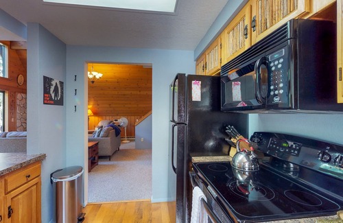 Peshastin House | Spacious riverfront home near Leavenworth with beach - dog-friendly