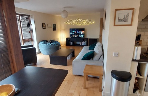 Inchicore Apartment | Spacious Riverside 1Bd in Bustling Village