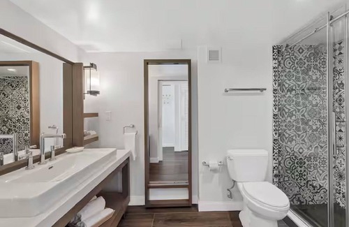 Rock Harbor Hotel | Spacious Room w/Private Beach Access & Tranquil Garden Surroundings