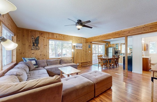 Tahoe Paradise House | Spacious, rustic home with modern appliances, arcade games, & dog friendly