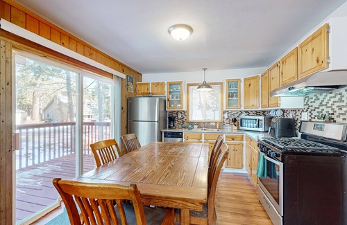 Tahoe Paradise House | Spacious, rustic home with modern appliances, arcade games, & dog friendly