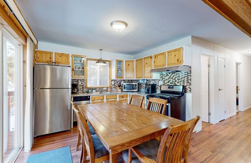 Tahoe Paradise House | Spacious, rustic home with modern appliances, arcade games, & dog friendly